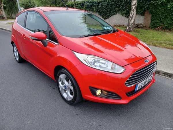 Ford Fiesta Hatchback, Petrol, 2015, Red