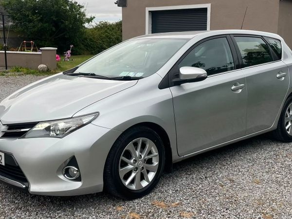 Toyota Auris Hatchback, Diesel, 2014, Silver