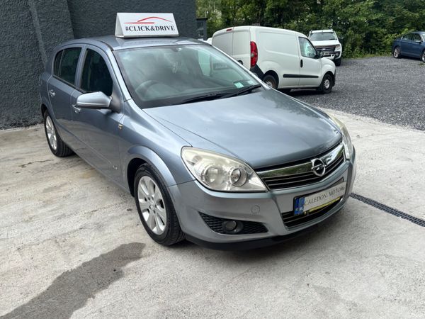 Opel Astra Hatchback, Petrol, 2010, Silver