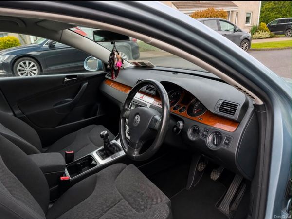 Volkswagen Passat Saloon, Petrol, 2009, Blue