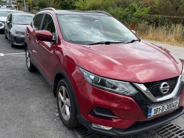 Nissan Qashqai MPV, Petrol, 2018, Red
