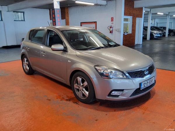 Kia Ceed Hatchback, Diesel, 2012, Silver