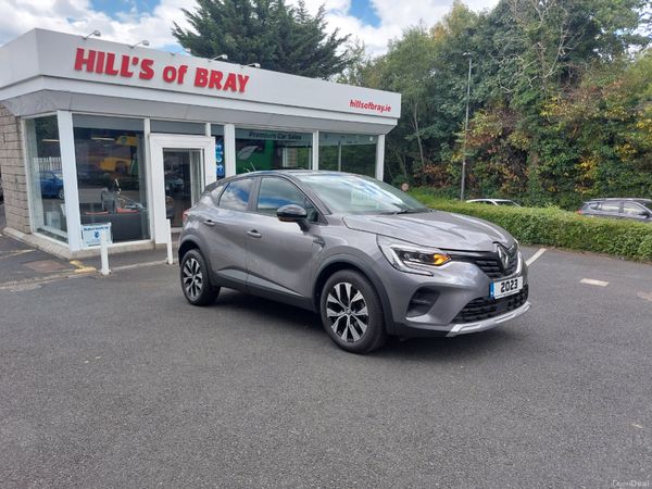 Renault Captur SUV, Petrol, 2023, Grey