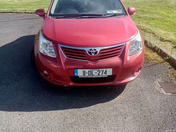 Toyota Avensis Saloon, Diesel, 2011, Red