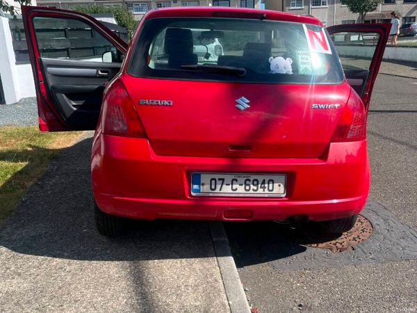 Suzuki Swift Hatchback, Petrol, 2007, Red