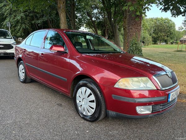 Skoda Octavia Hatchback, Petrol, 2005, Red