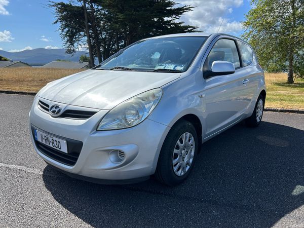 Hyundai i20 Hatchback, Petrol, 2011, Silver