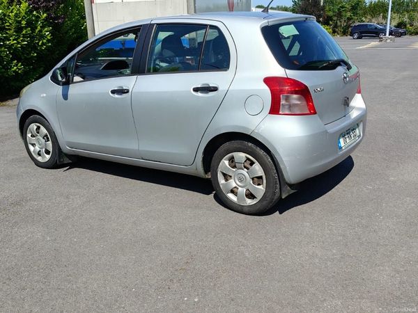 Toyota Yaris Hatchback, Petrol, 2006, Silver
