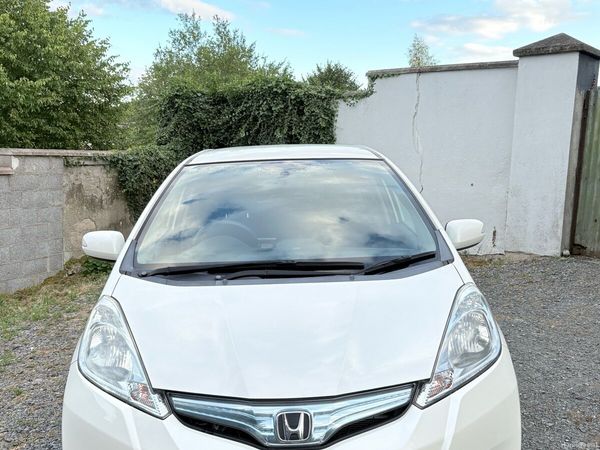 Honda Fit Hatchback, Petrol Hybrid, 2010, White