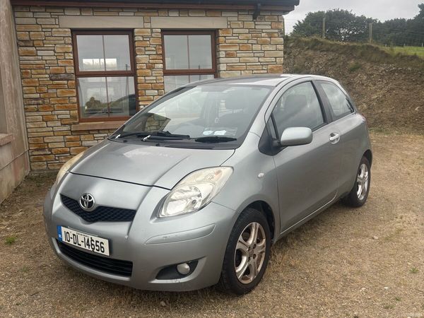 Toyota Yaris Hatchback, Petrol, 2010, Silver