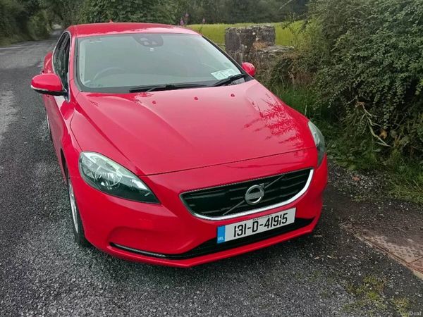 Volvo V40 Hatchback, Petrol, 2013, Red