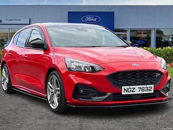 Ford Focus Hatchback, Petrol, 2019, Red