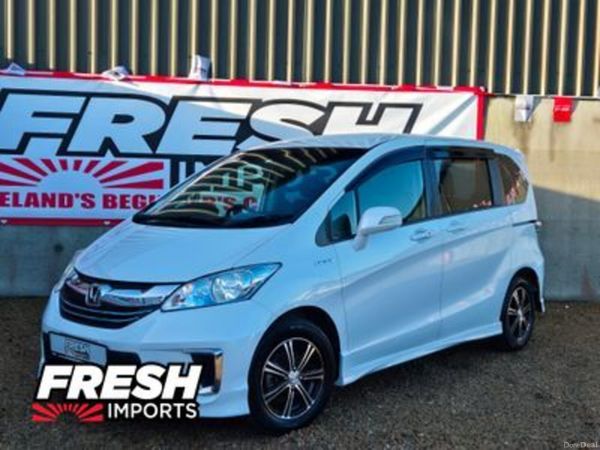 Honda Freed MPV, Petrol Hybrid, 2014, White