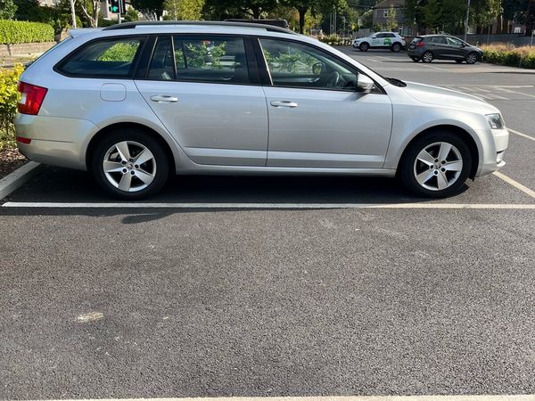 Skoda Octavia Estate, Petrol, 2015, Silver