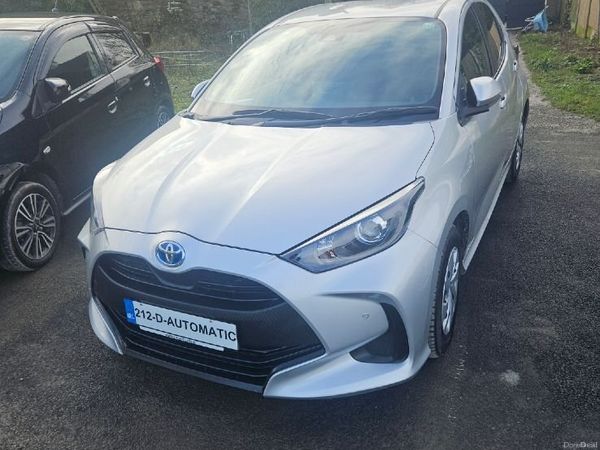 Toyota Yaris Hatchback, Petrol Hybrid, 2021, Silver