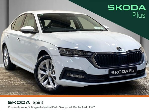 Skoda Octavia Saloon, Petrol Hybrid, 2024, White