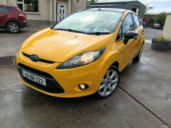 Ford Fiesta Hatchback, Diesel, 2009, Red