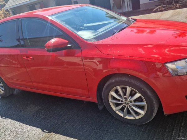 Skoda Octavia Saloon, Diesel, 2016, Red
