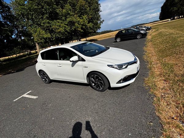 Toyota Auris Hatchback, Petrol Hybrid, 2017, White