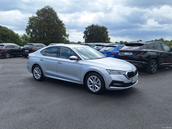 Skoda Octavia Saloon, Diesel, 2024, Grey