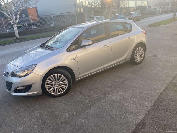 Vauxhall Astra Hatchback, Petrol, 2013, Silver