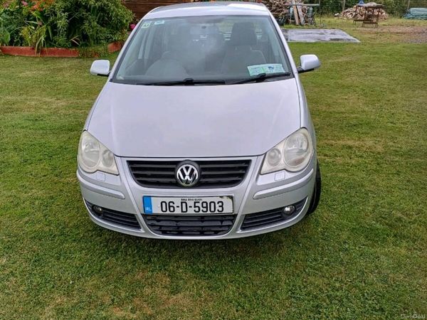 Volkswagen Polo Hatchback, Petrol, 2006, Silver