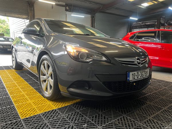 Opel Astra Hatchback, Petrol, 2012, Grey