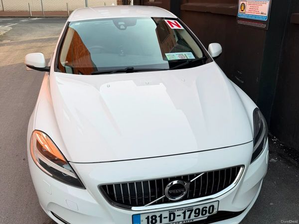 Volvo V40 Hatchback, Petrol, 2018, White