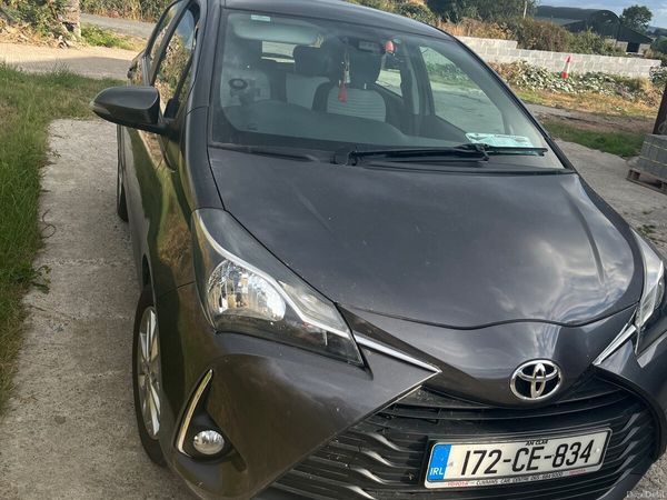 Toyota Yaris Hatchback, Petrol, 2017, Grey