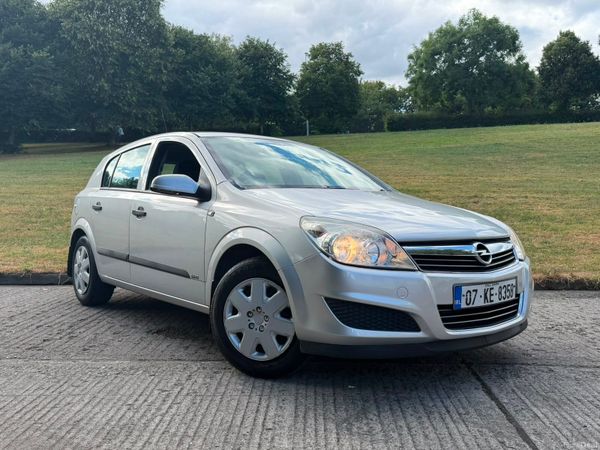 Opel Astra Hatchback, Petrol, 2007, Silver