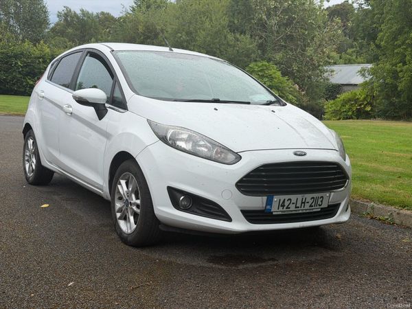 Ford Fiesta Hatchback, Petrol, 2014, White