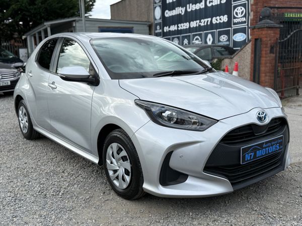 Toyota Yaris Hatchback, Petrol Hybrid, 2021, Silver