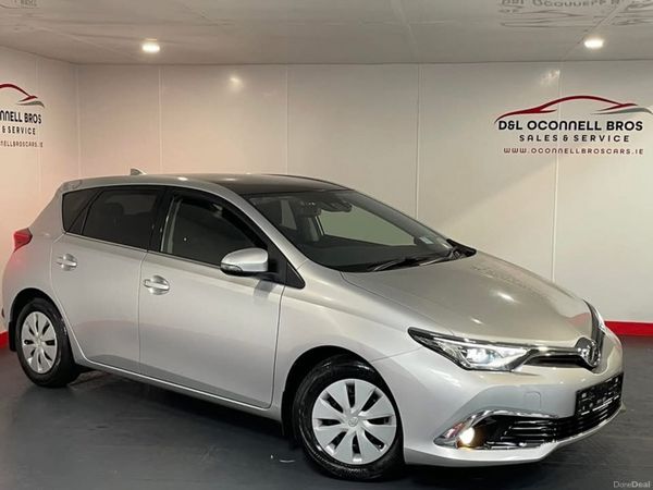 Toyota Auris Hatchback, Petrol, 2016, Silver