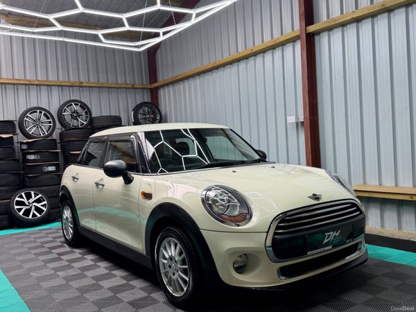 Mini Cooper Hatchback, Petrol, 2015, White