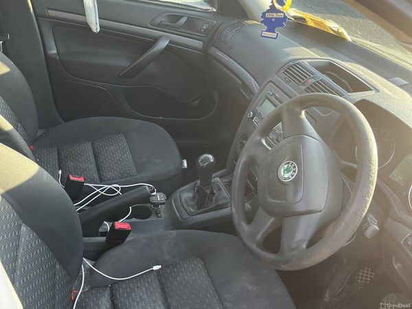 Skoda Octavia Hatchback, Diesel, 2010, Beige