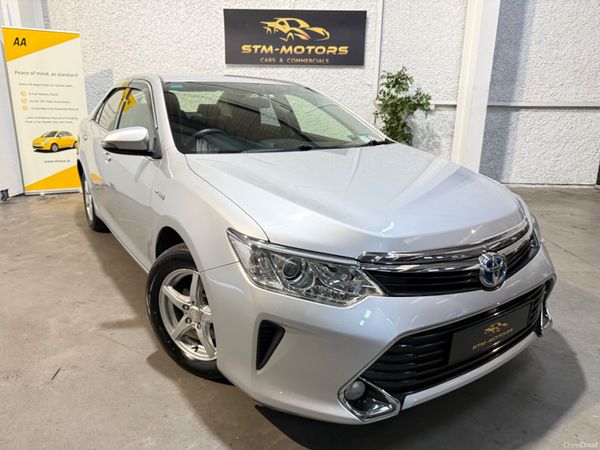 Toyota Camry Saloon, Petrol Hybrid, 2016, Silver