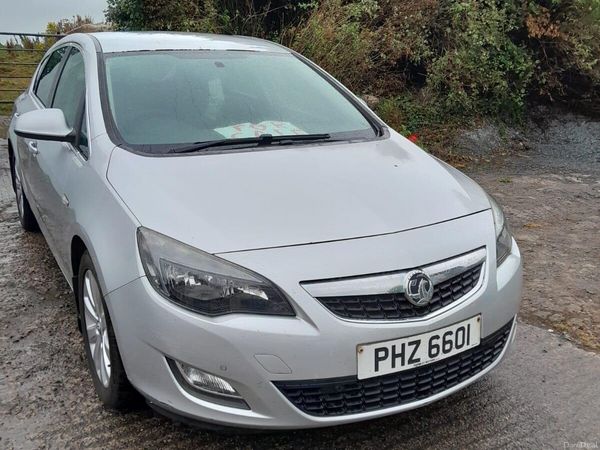 Vauxhall Astra Hatchback, Diesel, 2012, Silver