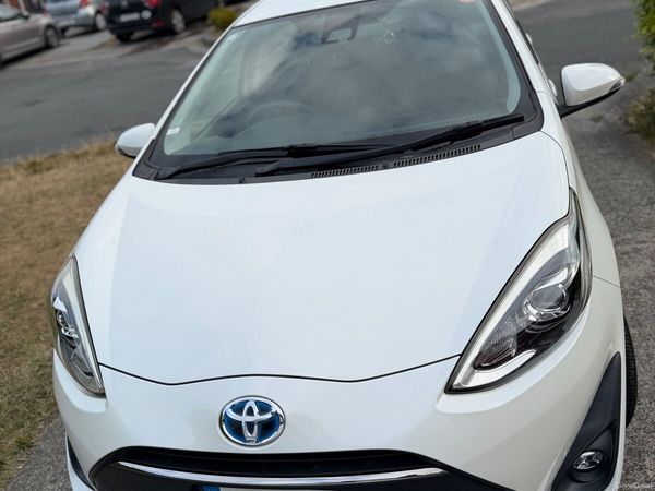 Toyota Aqua Hatchback, Petrol Hybrid, 2019, White