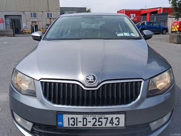Skoda Octavia Saloon, Diesel, 2013, Grey