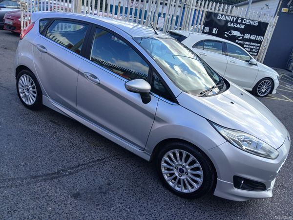 Ford Fiesta Hatchback, Petrol, 2015, Silver