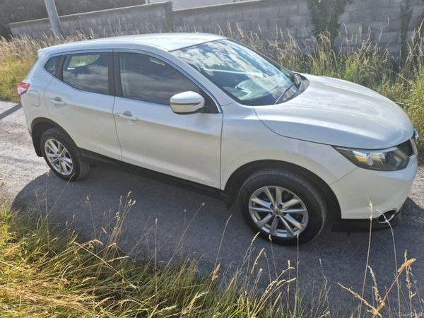 Nissan Qashqai Hatchback, Diesel, 2015, White