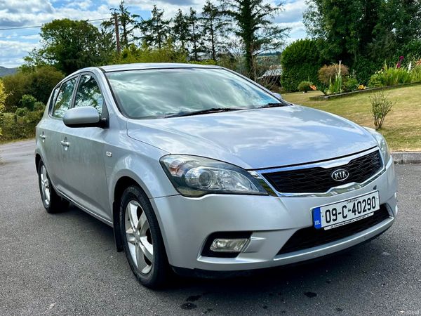 Kia Ceed Hatchback, Diesel, 2009, Silver