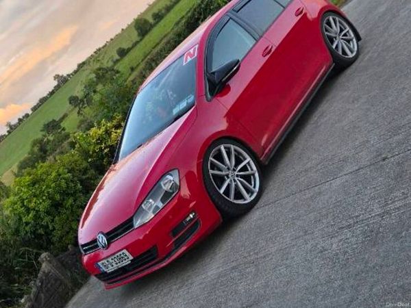 Volkswagen Golf Estate, Diesel, 2016, Red
