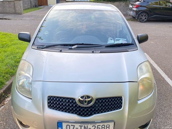 Toyota Yaris Hatchback, Petrol, 2007, Silver