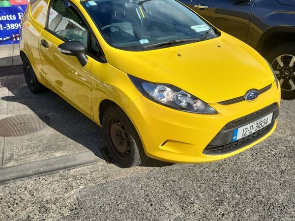 Toyota Yaris Hatchback, Petrol, 2003, Yellow