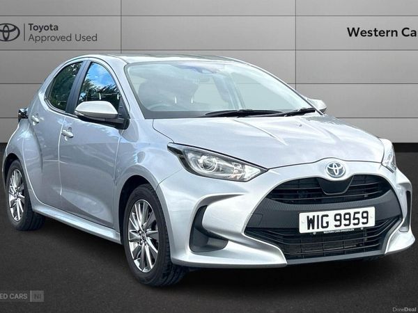 Toyota Yaris Hatchback, Petrol Hybrid, 2023, Silver