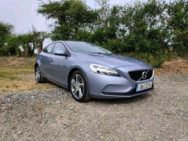 Volvo V40 Hatchback, Diesel, 2018, Blue