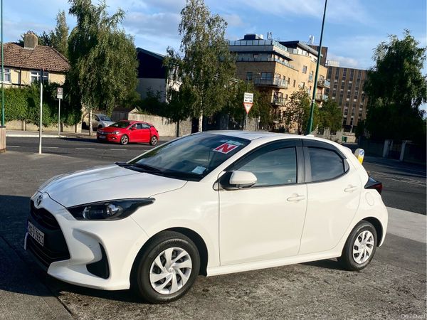 Toyota Yaris Hatchback, Petrol Hybrid, 2020, White