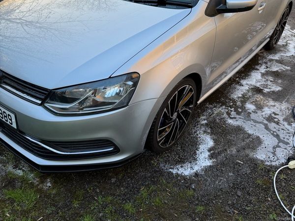 Volkswagen Polo Hatchback, Petrol, 2015, Silver