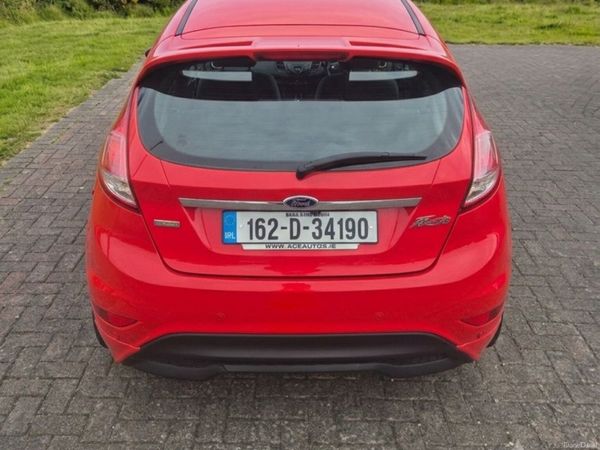 Ford Fiesta Hatchback, Petrol, 2016, Red